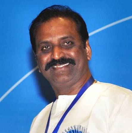 R. Vairamuthu receiving the 60th Jnanpith Award